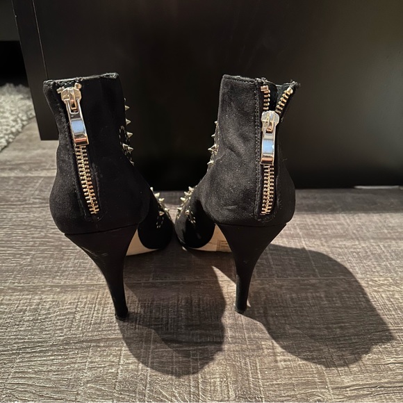 FOREVER 21 Gold Studded Heels Size 8 - Picture 3 of 8